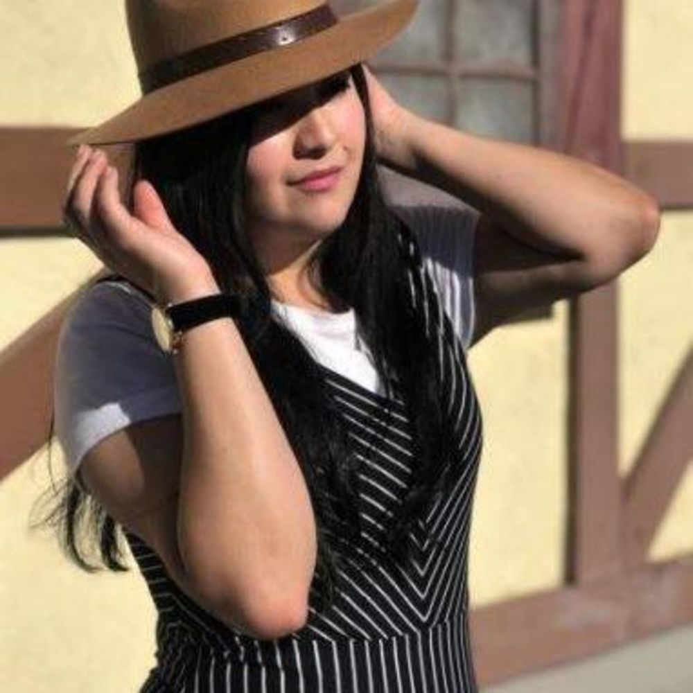 Meet your Posher, Laura